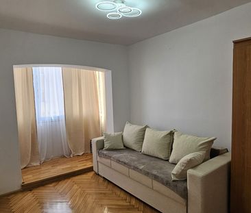 Inchiriez apartament de 3 camere,situat in Cartierul Vasile Aaron,et.1 - Photo 3