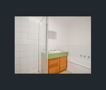 1/2 Clan Brae Avenue, Burwood, Vic 3125 - Photo 3