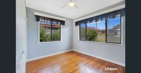 Spacious Four-Bedroom Home with Pool - Photo 5