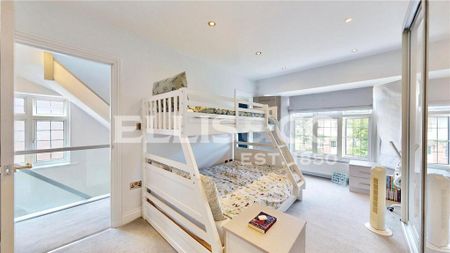 4 bedroom semi-detached house to rent - Photo 5