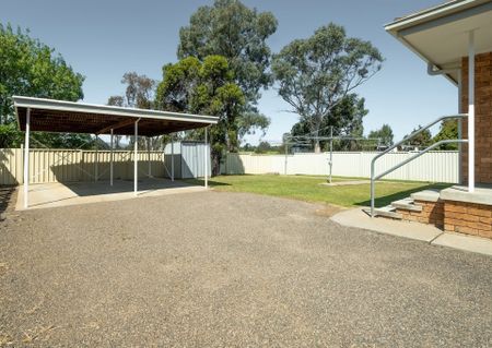 SOUTH TAMWORTH- Freshly Renovated 2 Bedroom Unit - Photo 3