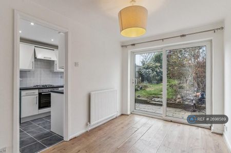 3 bedroom terraced house to rent - Photo 3