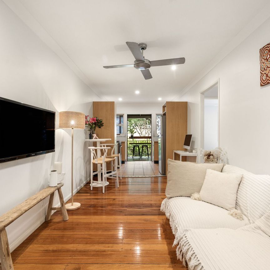 Boutique Apartment In Unbeatable Location - Photo 1