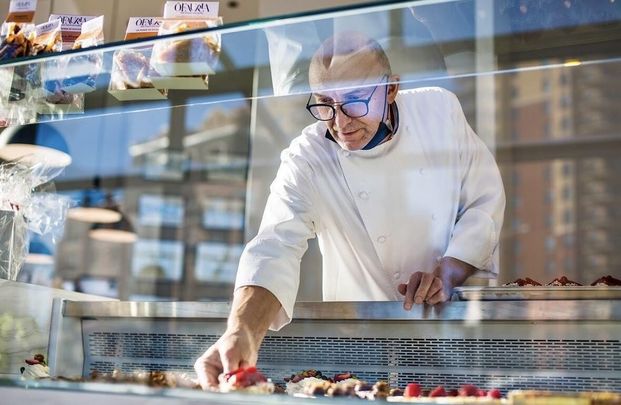 3405 Boul. Le Carrefour, Laval, QC - Photo 1