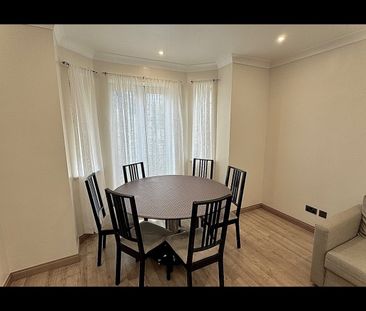 2 Bed Flat, Chiswick Court, W4 - Photo 3