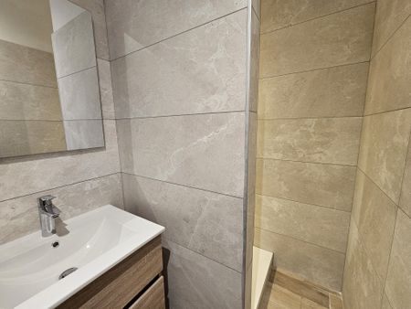 Location Appartement 4 pièces 89m² VITROLLES 13127 - Photo 3