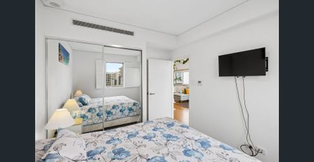 Stunning Fully Furnished Apartment with Sweeping Ocean Views - Photo 5