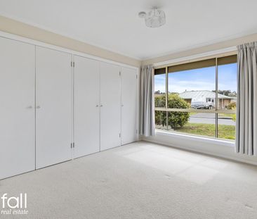 Spacious Home, Level Block, Convenient Location - Photo 5