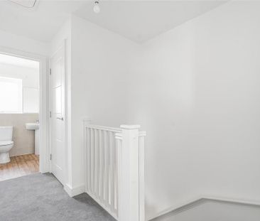 2 bedroom end of terrace house to rent - Photo 2