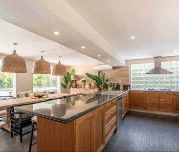 Surfers Paradise - Photo 1