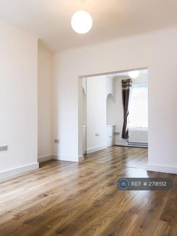 2 bedroom terraced house to rent - Photo 2