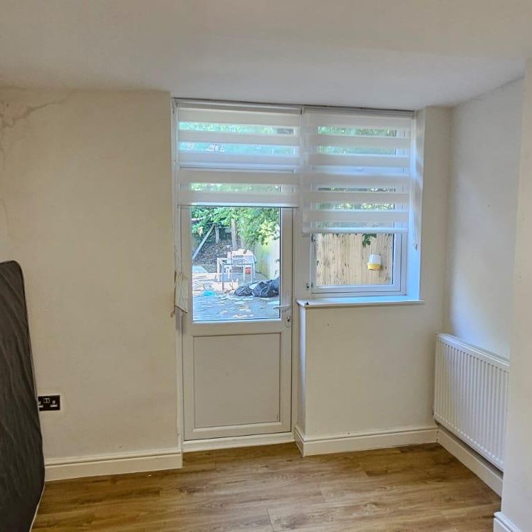 Hopton Road, Wealdstone HA3, London - Photo 1