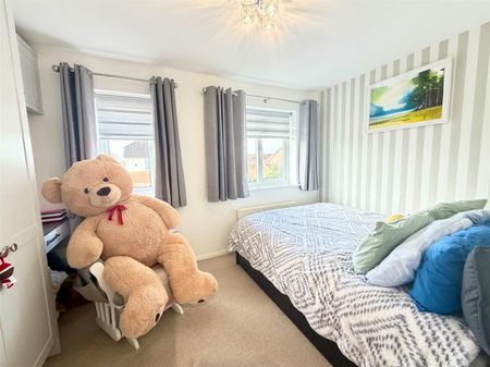 2 Bedroom House - Mid Terrace To Let - Photo 5