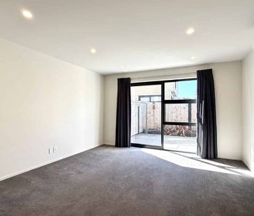 Modern 2-Bedroom Townhouse in Lower Hutt - Photo 5