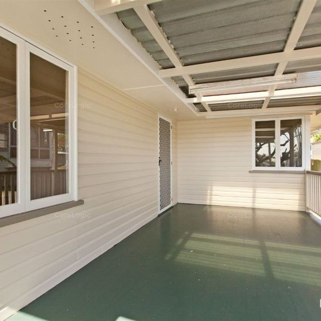 28 Bushing Street, Wynnum West QLD 4178 - House For Rent | Domain - Photo 1