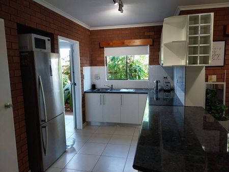 Charming Townhouse in Katherine East - Photo 3