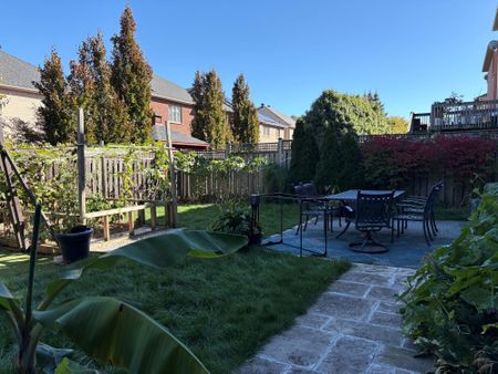 For Lease - 2407 Taylorwood Drive, Oakville, Ontario - Photo 2