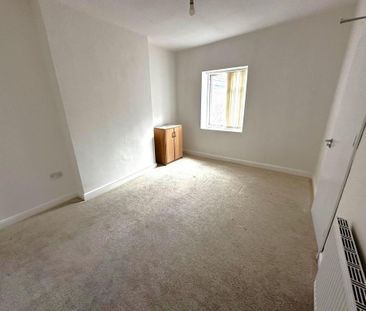 4 bedroom terraced house to rent - Photo 3