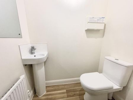 3 bedroom semi-detached house to rent - Photo 5