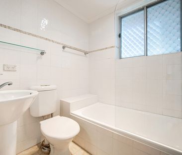 Bright and tidy two-bedroom brick unit with private balcony - Photo 4