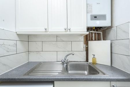 2 bedroom maisonette to rent - Photo 2