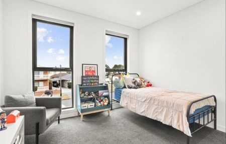 Modern Family Home - Photo 4