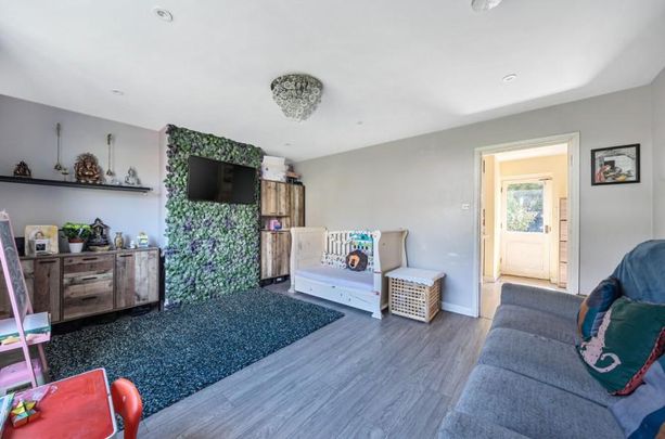 3 bedroom semi-detached house to rent - Photo 1