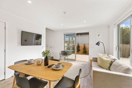 Sunny 2 Bedroom Townhouse in Glenfield - Photo 5