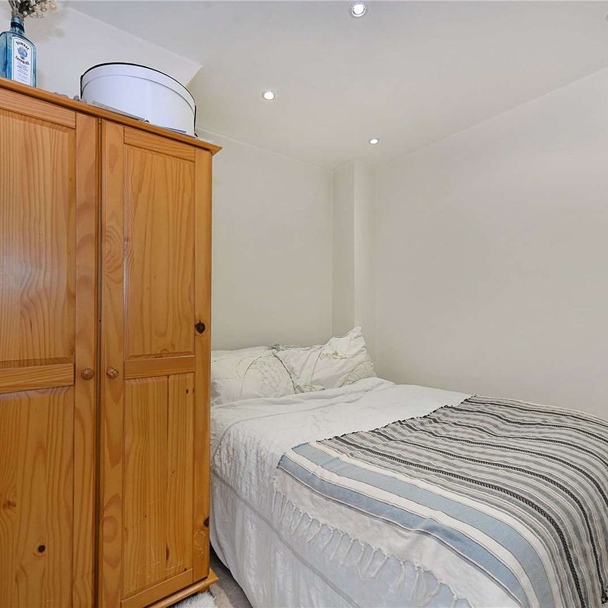 Spacious one bedroom apartment only 0.1 from Euston Square Underground Station - Photo 1