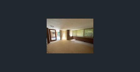 CHARMING 4 BEDROOM FAMILY HOME - Photo 5