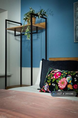 1 bedroom in a house share to rent - Photo 5