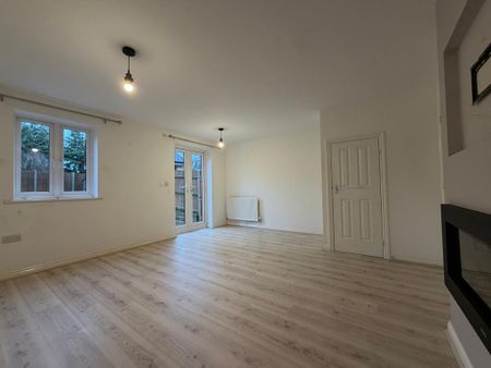 3 bedroom end of terrace house to rent - Photo 3