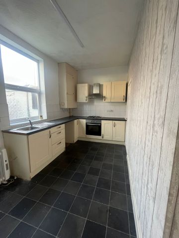 Cooperative Street, Radcliffe - Photo 4