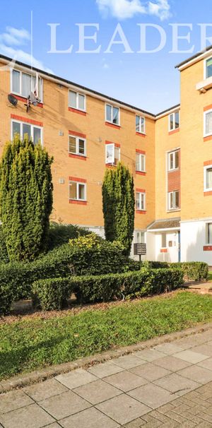 2 bedroom flat to rent Dads Wood - Photo 1