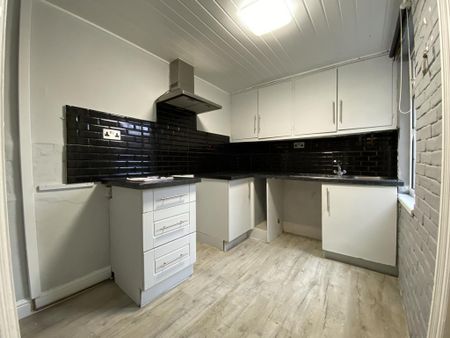 2 bedroom terraced house to rent - Photo 5