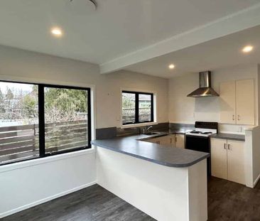 4 bedroom in Lynmore - Photo 5