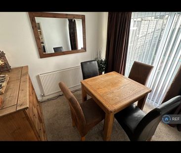 4 bedroom semi-detached house to rent - Photo 5