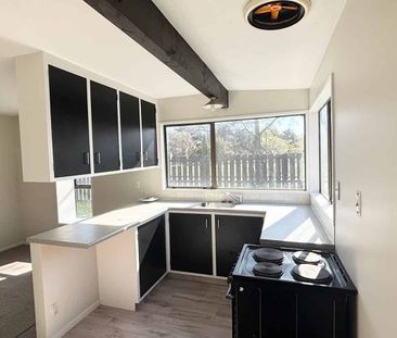 Easy Living in Woolston - Photo 2