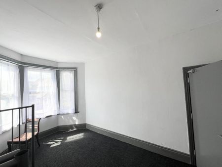 6 bedroom townhouse to rent - Photo 3