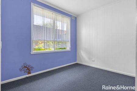 Spacious 5-Bedroom Home in a Quiet Court Location - Photo 2