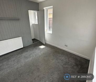 4 bedroom detached house to rent - Photo 2
