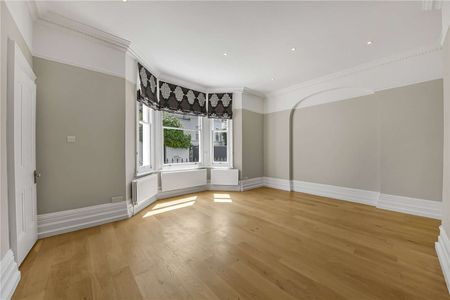 Beautiful double fronted four bedroom house - Photo 2