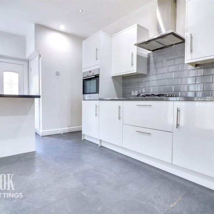 3 bedroom semi-detached house to rent - Photo 1