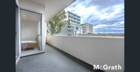 Stunning furnished 2-Bedroom Apartment in the Heart of Box Hill - Photo 4