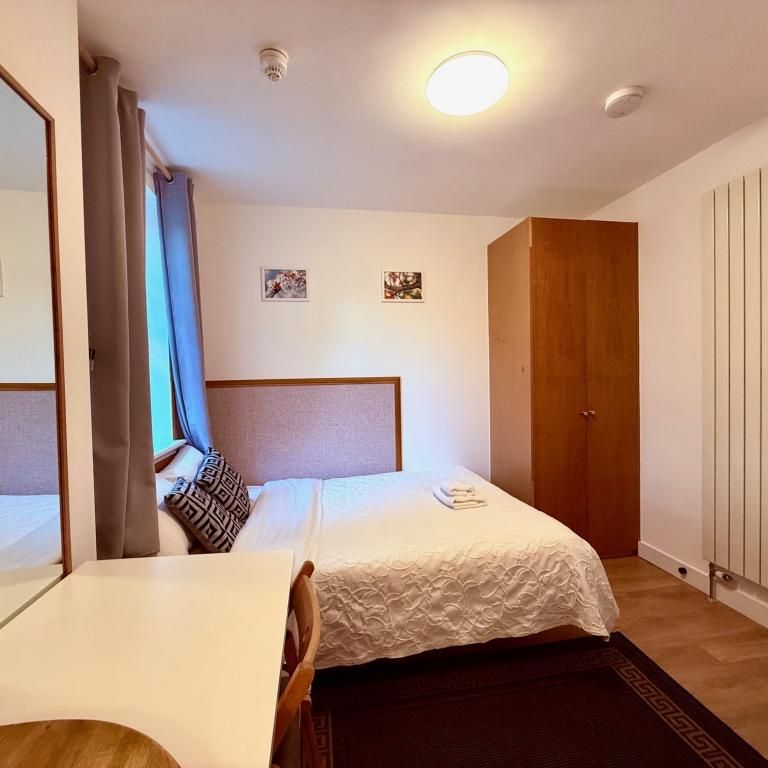 Flat 427 Fulham Palace Road, Fulham W6 9HH - Photo 1