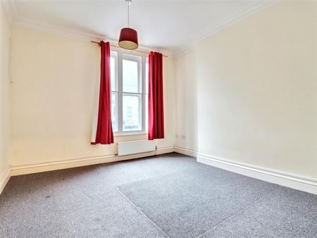 2 Bedroom Flat / Apartment to let - Photo 3