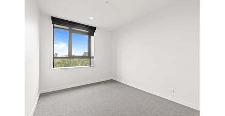 Light Filled Apartment ! - Photo 5