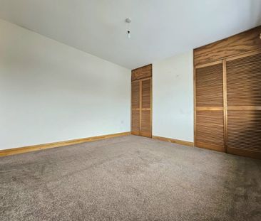 3 Bed Terraced House, Warren Road, LU1 - Photo 1