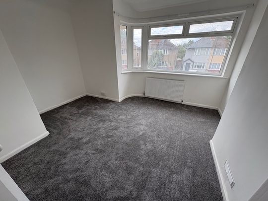 Northumberland Crescent, Feltham - Photo 1