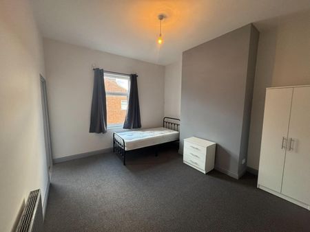4 bedroom House To Let - Photo 2